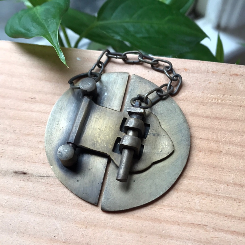 Small Decorative Antique Style Brass Cabinet Latch